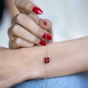 Alternative view of Gümüş Rose Kırmızı Kalpli Yonca Bayan Bileklik