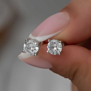 Gümüş 6 mm Beyaz Zirkon Tek Taş Kadın Küpe